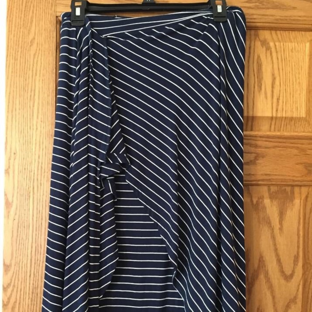 Navy and white wrap style skirt